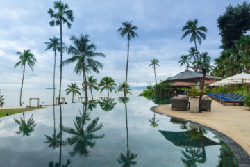Infinity swimming pool at Napasai Samui